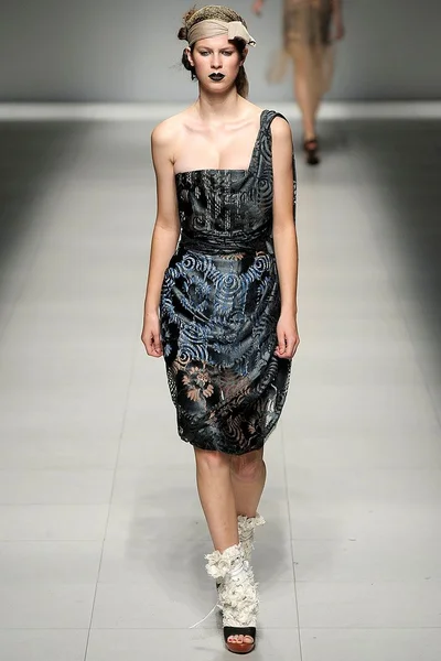 Look 32